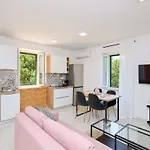 Fragola Apartment *