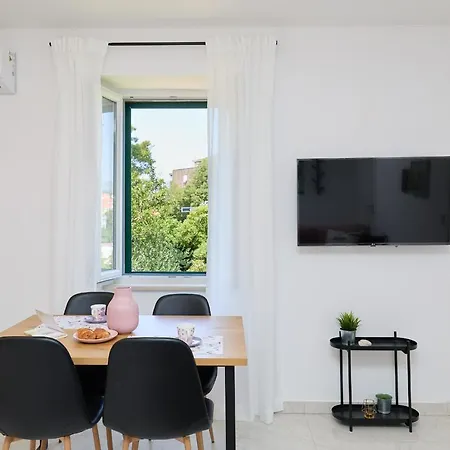 Fragola Apartment *